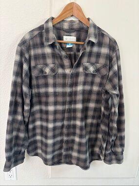 Columbia Men's Black and Gray Plaid Omni-wick 100%cotton Button-Down Shirt